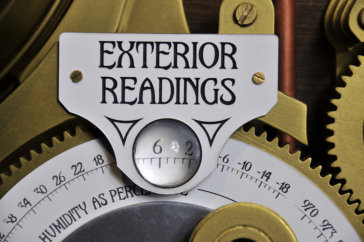 The Readings Disc displays temperature, humidity or pressure and plays an animated sequence of the last 24 hours of readings 