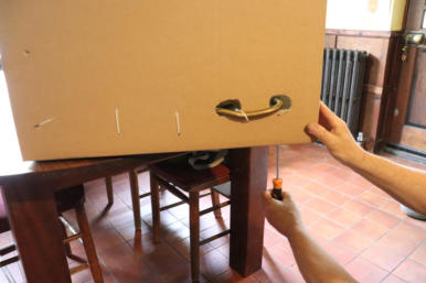 19) �and remove the screws