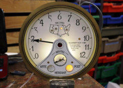 The time zone clock, displaying the current time within one of the USA time zones