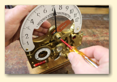 Fixing on the hour hand's gear spindle
